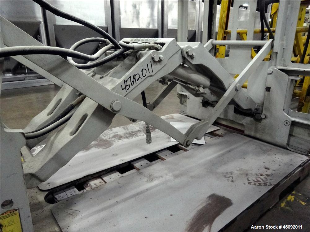 Used Cascade Forklift Push/Pull Attachment, Model QFM. Capacity of 3500 lbs at 24" load center (1586 kg at 610mm load center). Serial number 427932-1, catalog number 35E-QPB-Q001 R-2.