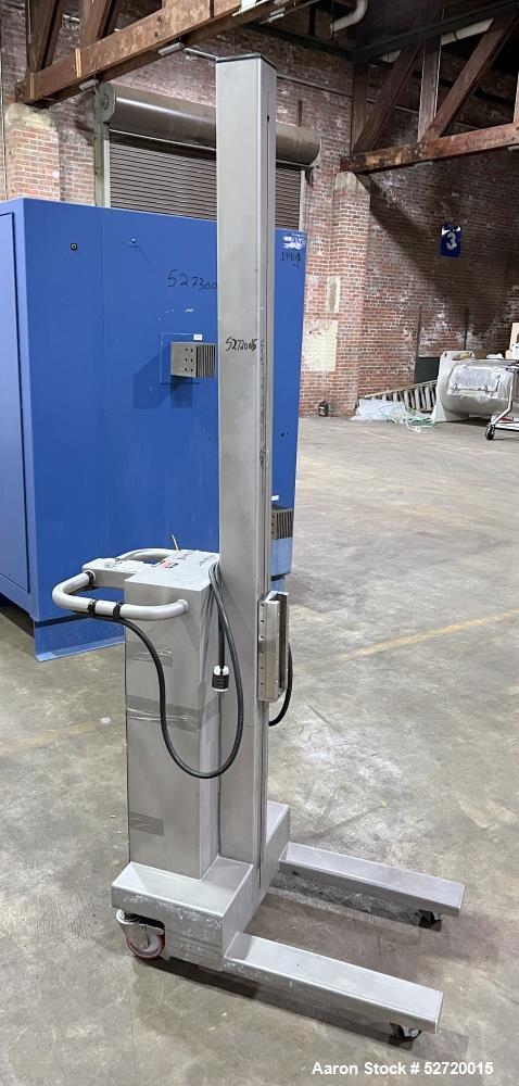 Used Packline Compac Platform Attachment Stainless Steel Portable Lift. Approximate capacity 275 Pounds. Approximate 80" lift height. Serial# K2069. Missing platform attachment.