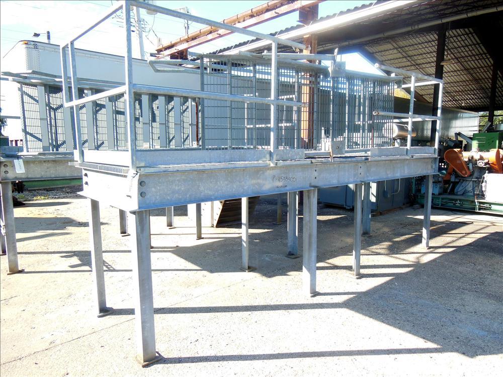 Used Caterpillar 650 kW standby diesel generator set. CAT 3412 engine rated 968 HP at 1800 RPM, SN-1EZ06825.  3/60/277/480V, 12 lead reconnectable to other voltages. 1000 Amp mainline circuit breaker...