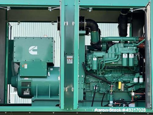 Cummins 1000 kW Standby (900 kW prime) Diesel Generator Set, Model DQFAD.