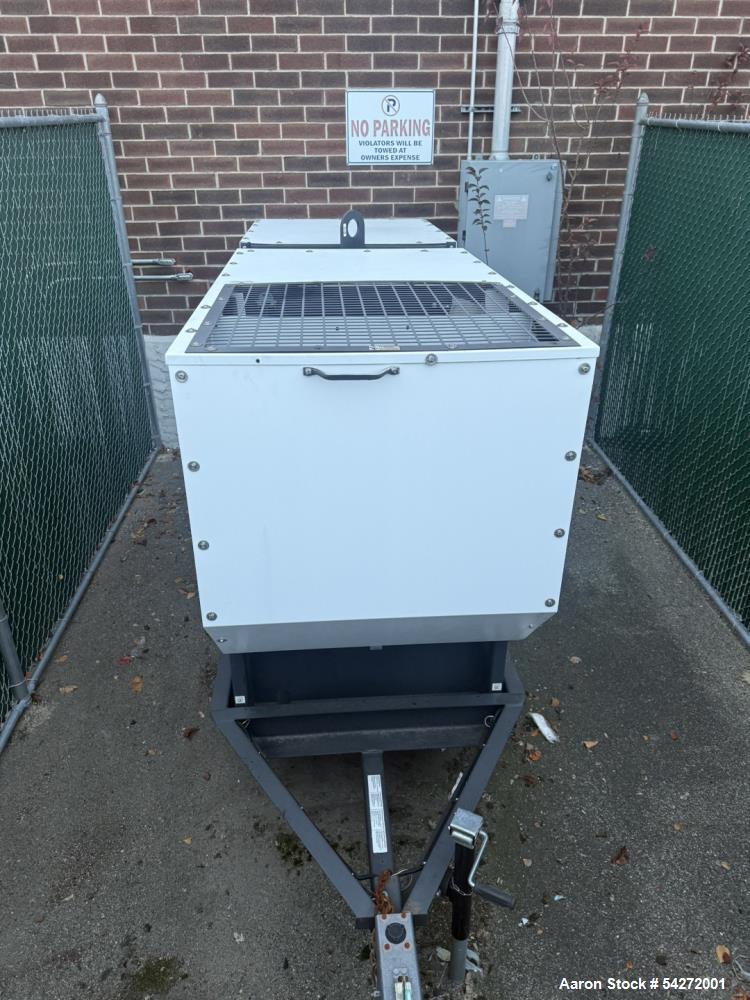 Used Generac Magnum MMG100, serial number 1412212, with only 48.6 hours of operation. It is powered by a John Deere 4045HFG92 engine (serial number PE4045R058275) featuring a 4.5L displacement and AT...