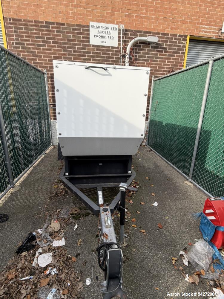 Used Generac Magnum MMG100, serial number 1412212, with only 48.6 hours of operation. It is powered by a John Deere 4045HFG92 engine (serial number PE4045R058275) featuring a 4.5L displacement and AT...