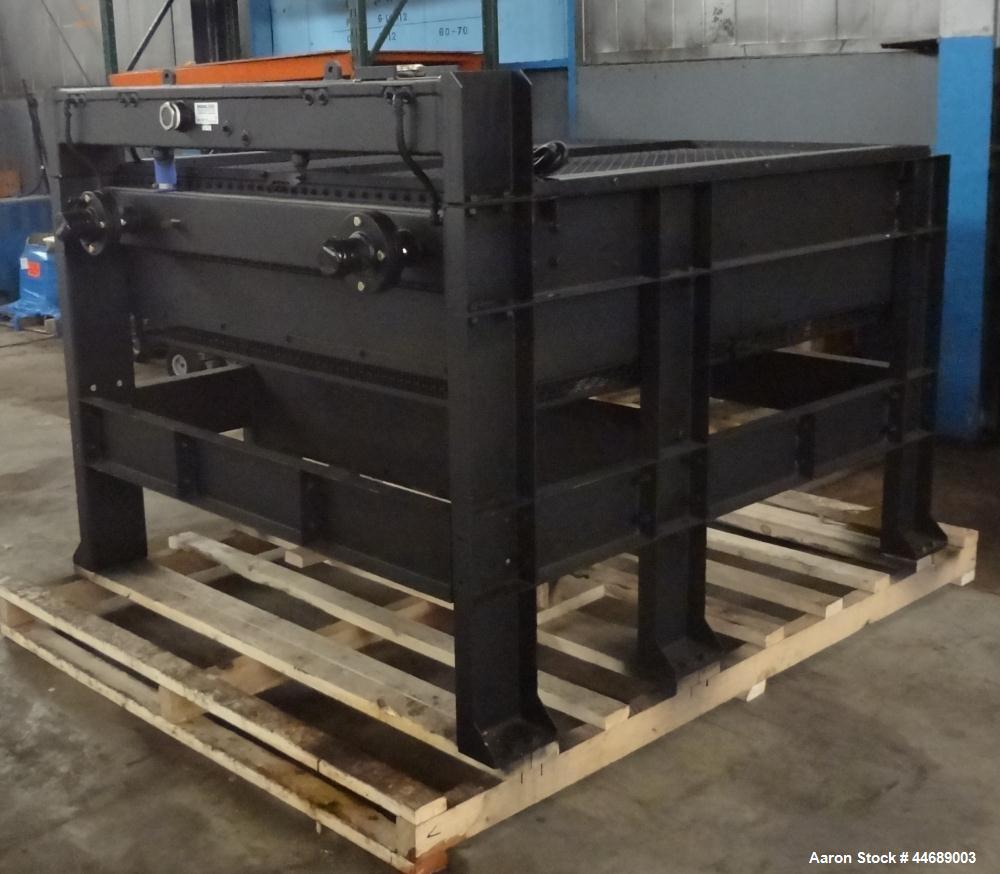 Unused-Hess Microgen 400 kW continuous rated natural gas generator set. Dawoo engine model GV222 TI 22 liter SNEEYOA200216. 3/60/480V. 800 Amp main-line circuit breaker. New Basler 2020 control panel...