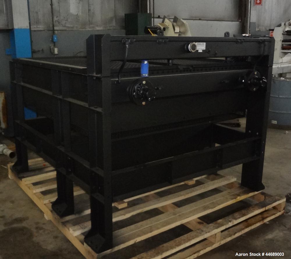 Unused-Hess Microgen 400 kW continuous rated natural gas generator set. Dawoo engine model GV222 TI 22 liter SNEEYOA200216. 3/60/480V. 800 Amp main-line circuit breaker. New Basler 2020 control panel...