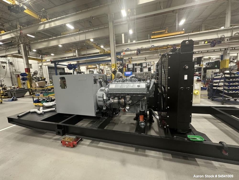 Unused MTU Rolls-Royce DS900 900 kW Emergency Standby Diesel Generator with 1,515 Gallon Fuel Tank