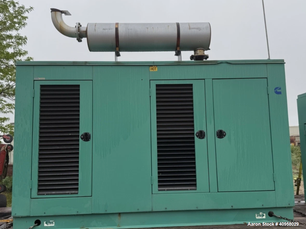 Used Onan 250 kW Natural Gas Generator | Model 250GEBC | Cummins G1A855G3 Engine | 480V | 570 Hours (2005)