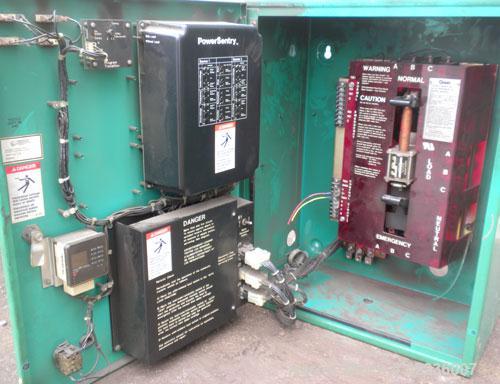 Used Onan Transfer Switch, 125 amp, 3/60/440/480V, model OTCU125G21G, serial #D890224511.