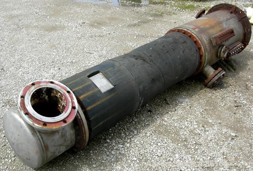 USED: Roben single pass shell and tube heat exchanger, 200 square feet, vertical. Carbon steel shell rated 100 psi at 212 deg F, (204) 3/4" diameter x 5' long 316 stainless steel tubes rated 50 psi/F...