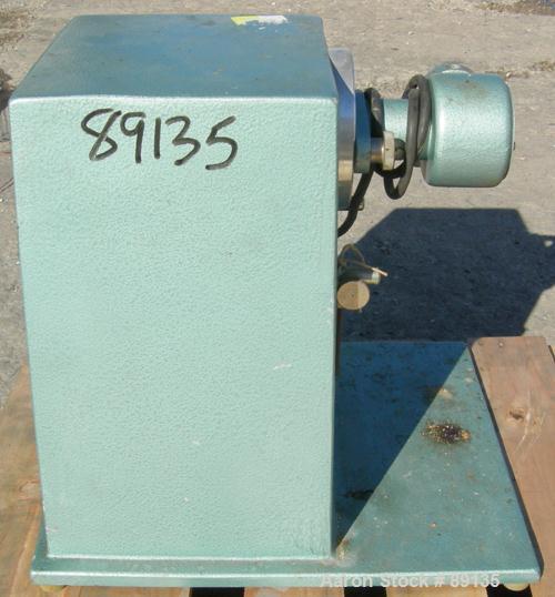 USED: Erweka Apparatebau drive unit, model AR-400. Approximate 1/2 hp, 110 volt, 8 amp, 0-400 rpm motor. Unit includes a model HO homogenizer head, rated 30 kg/hour.