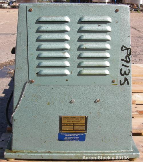 USED: Erweka Apparatebau drive unit, model AR-400. Approximate 1/2 hp, 110 volt, 8 amp, 0-400 rpm motor. Unit includes a model HO homogenizer head, rated 30 kg/hour.
