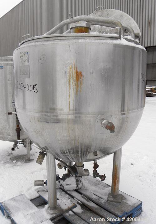Used Mueller Kettle, 250 Gallon, Hastelloy C-276, vertical. 48" diameter x 45" deep. Open top with (2) 1/3 covers, dimple jacketed hemispherical bottom, rated 40 psi at 300 deg F. Fixed top mounted s...