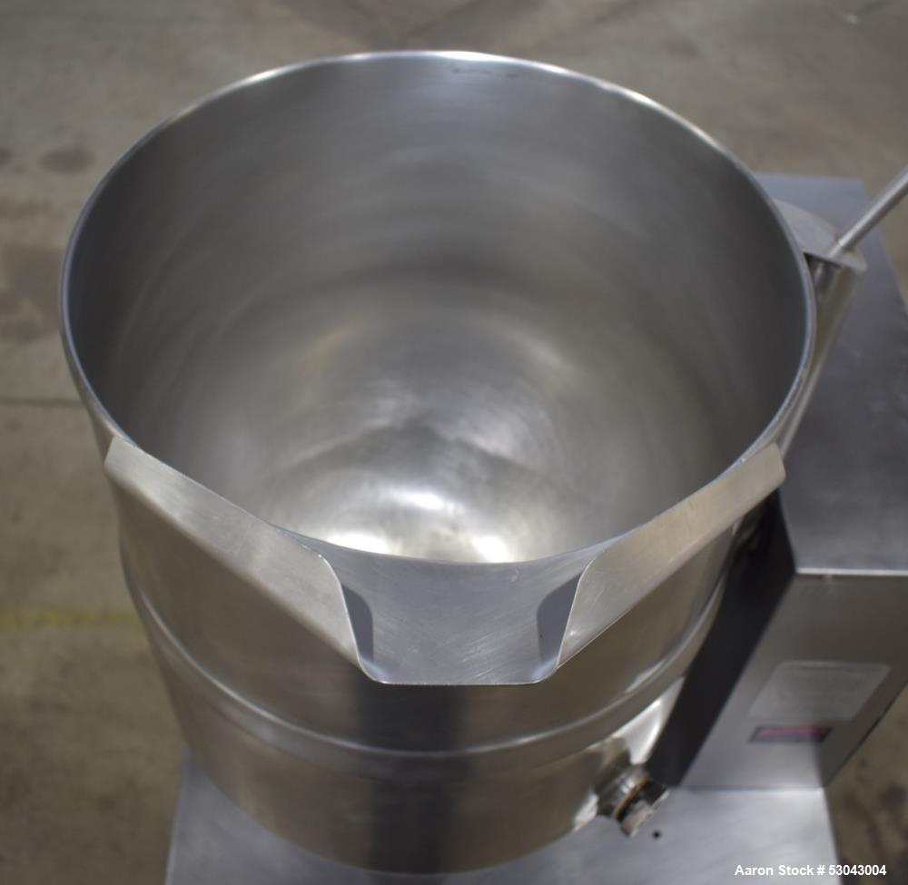 Used- Groen Table Top Kettle, Model TDH/40-SP, 40 Quart Capacity, Stainless Steel. Approximate 16-1/2" diameter x 14" deep. ...