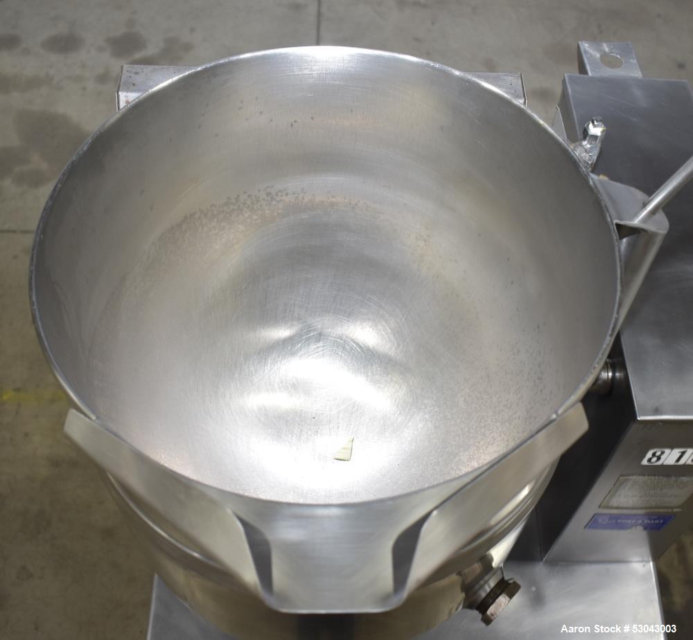 Used- Groen Table Top Kettle, Model TDH-40, 40 Quart Capacity, Stainless Steel. Approximate 16-1/2" diameter x 14" deep. Sel...