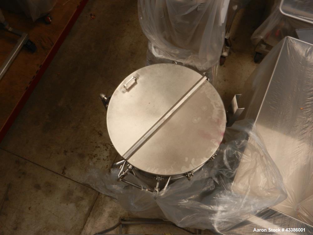 Used Tolan Machinery Kettle, 79 Gallon (300 Liter), 316 Stainless Steel, Vertical. 28" Diameter x 36" straight side. Open top with a 1/3 hinged cover, dished bottom. Internal rated Full Vacuum & 40 p...