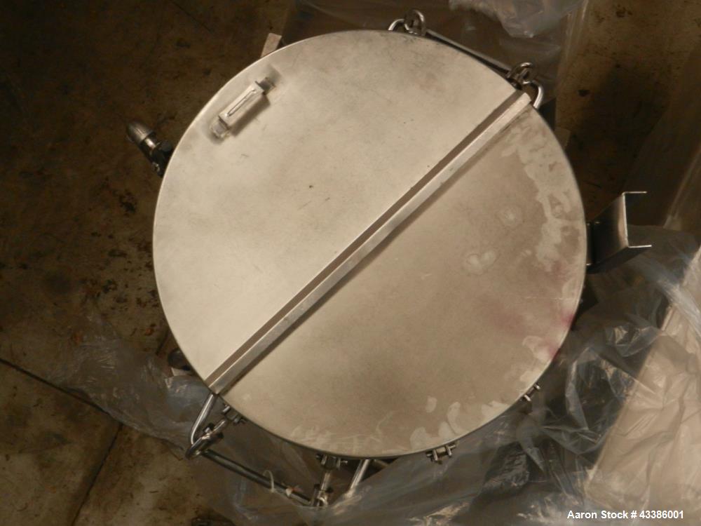 Used Tolan Machinery Kettle, 79 Gallon (300 Liter), 316 Stainless Steel, Vertical. 28" Diameter x 36" straight side. Open top with a 1/3 hinged cover, dished bottom. Internal rated Full Vacuum & 40 p...