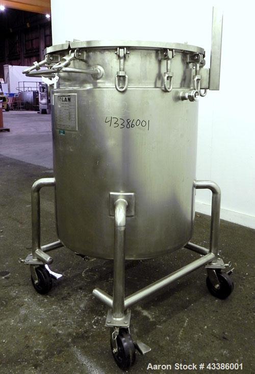 Used Tolan Machinery Kettle, 79 Gallon (300 Liter), 316 Stainless Steel, Vertical. 28" Diameter x 36" straight side. Open top with a 1/3 hinged cover, dished bottom. Internal rated Full Vacuum & 40 p...