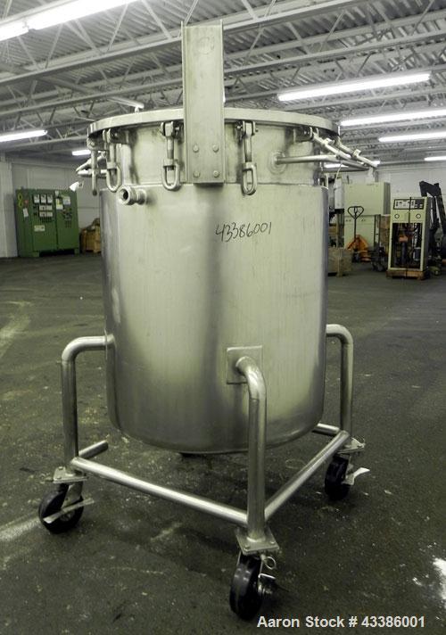 Used Tolan Machinery Kettle, 79 Gallon (300 Liter), 316 Stainless Steel, Vertical. 28" Diameter x 36" straight side. Open top with a 1/3 hinged cover, dished bottom. Internal rated Full Vacuum & 40 p...