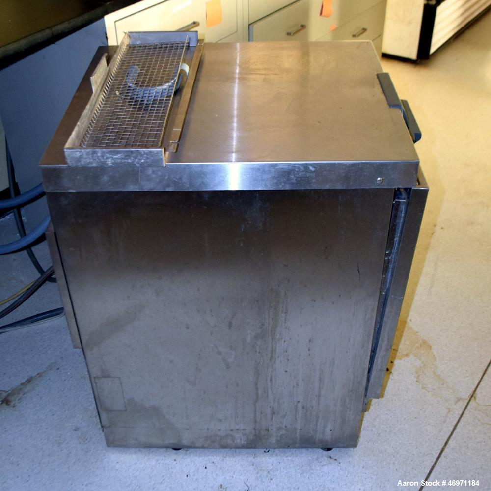 Used Lancer 815 LX Undercounter Glassware Washer, Serial# 7A063094, Built 2007.