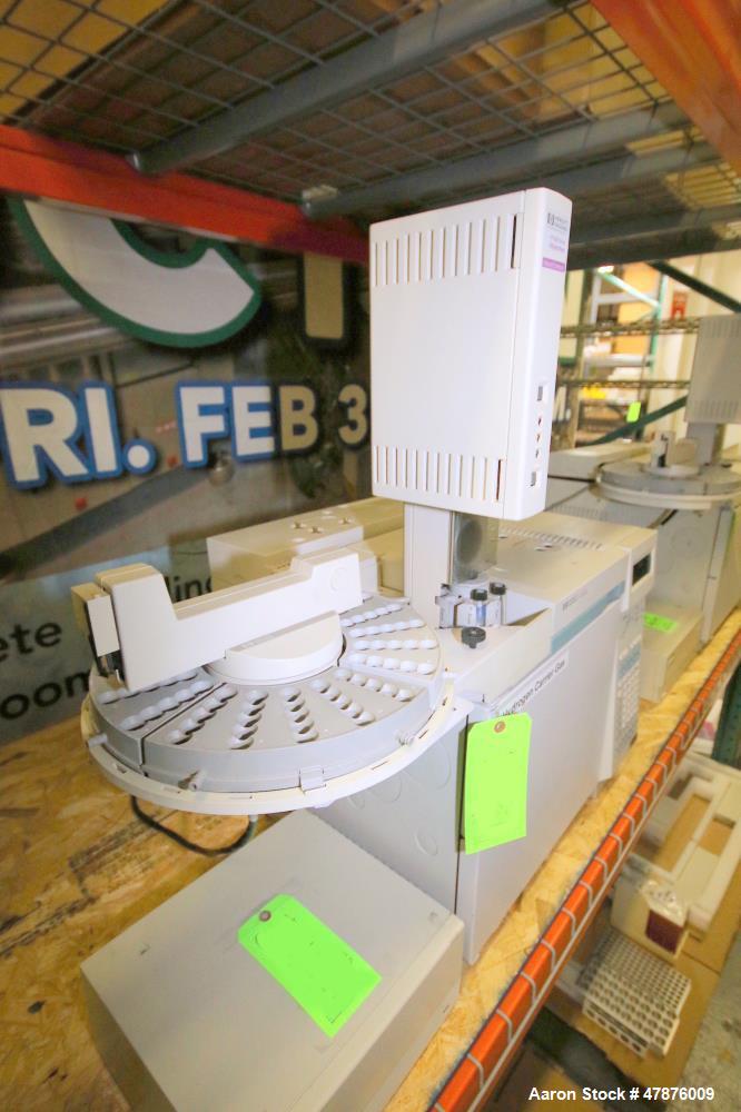 Used Hewlett Packard HP 6890 Series GC System, Model G1530A, Serial #  US00010790, Includes Hewlett Packard Autosampler, Hewlett Packard HP 6890 Injector, Hewlett Packard 7673 Controller