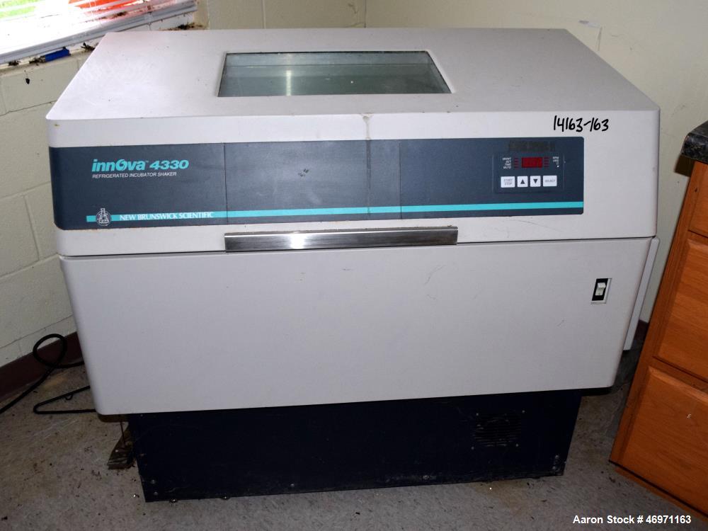 Used New Brunswick Innova 4330 Refrigerated Incubator Shaker. Serial# 890715514.