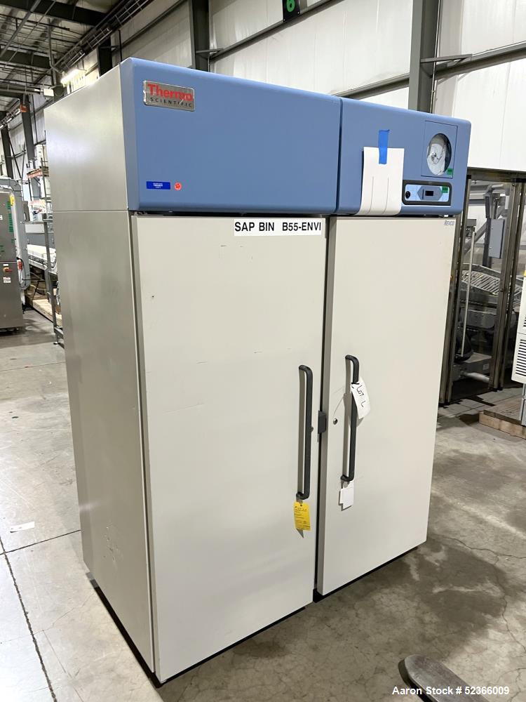 Refrigerador vertical de laboratorio científico Thermo Scientific, modelo REL5004A23. 20oz de carga de refrigerante R-134A. ...