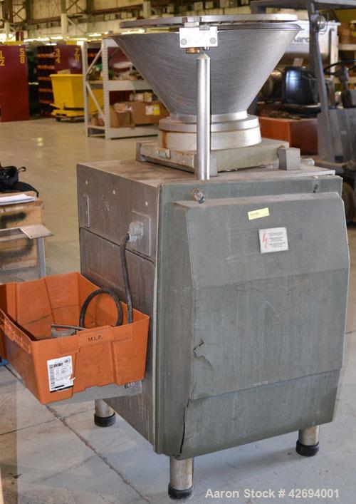 Used Handtmann Vacuum Filler, Model VF10-50, Code 65/25, Carbon steel. Top feed hopper with mixing arm, driven by a 0.55kw, 3/60/200 volt, 1700 rpm motor. Removable vane feeder driven by a 1.5/4.4kw,...