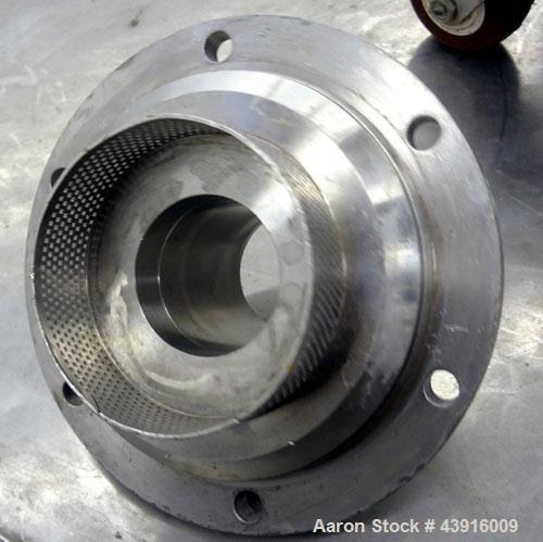 Used Silverson High Shear In-Line Mixer, Model 600LS, 316 Stainless Steel. Approximately 5-1/16” diameter square hole high shear screen work head, approximately 4-7/8” diameter rotor. Jacketed chambe...
