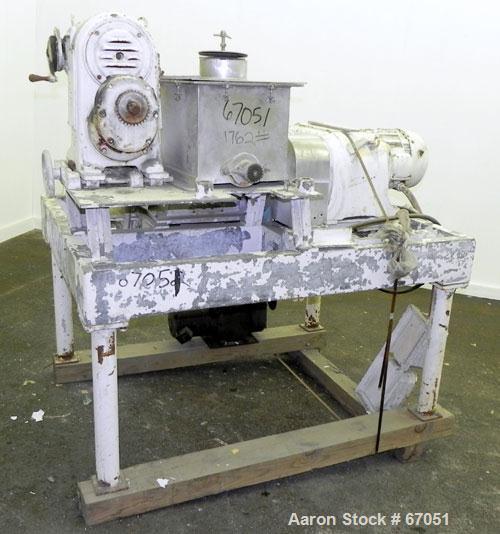 Used Fitzpatrick Fitzmill, Model DASO6, 304 Stainless Steel. 16 Double sided fixed knife 410/16/20 stainless steel blades, 6" x 11" cutting chamber, 3" diameter x 16" long screw feed, 12" x 12" x 12"...