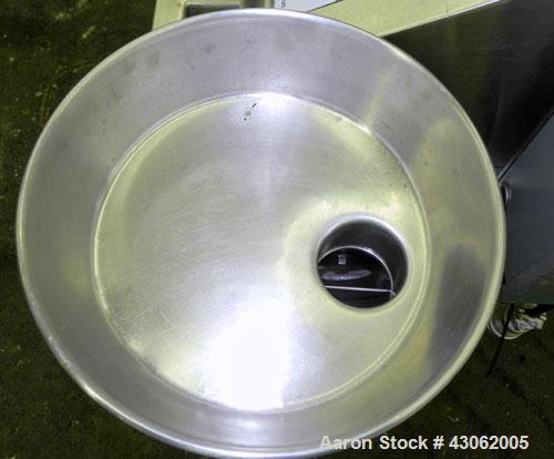 Used Fitzpatrick Homoloid Mill, Model JT, 316 Stainless Steel. 7-1/2'' Diameter x 2'' deep chamber, (12) 410/16/20 stainless steel swinging impact/knife blades. Bottom screen. Top 304 stainless steel...