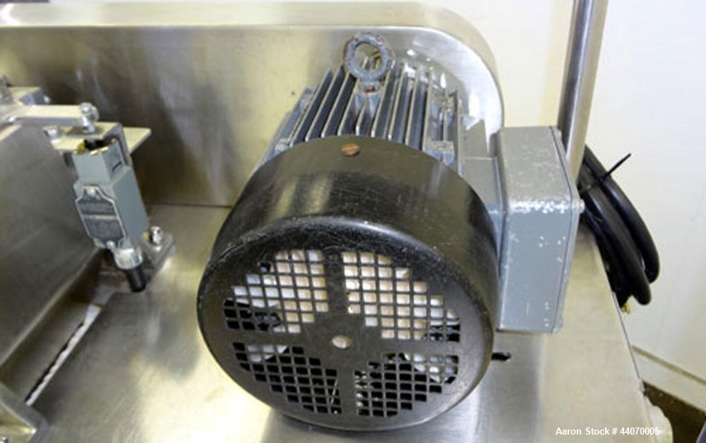 Used O’Hara Fitz Type Hammer Mill, Model M1000, Stainless Steel. Approximate 6” x 11” feed, 304 stainless steel gravity feed throat with 304 stainless steel pan. (16) Knife/impact swinging 316 stainl...