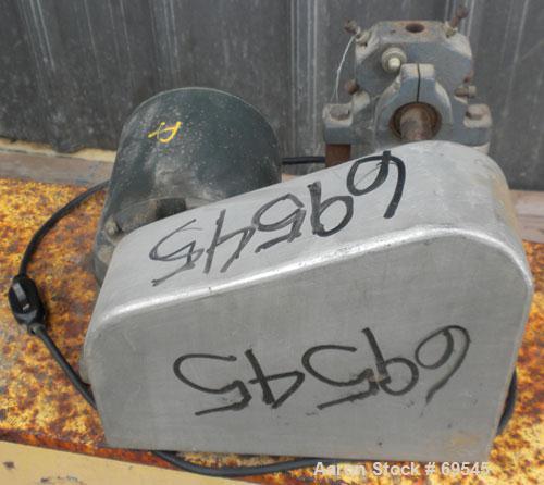 Used Thomas Wiley Cutting Mill, Carbon Steel. Approximately 1 11/16" diameter x 1 1/4" deep cutting chamber with an approximate 1 1/4" diameter, 4 blade rotor and 2 stationary bed knives. No front co...