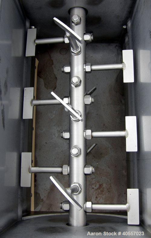 Used Anderson Dahlen Product Lump Breaker, 304 stainless steel. 14" wide x 25 3/4" long chamber, 2" diameter shaft with (12) bolt on "T" type paddles. Bottom bar screen. Driven by a 1/2 hp, 3/60/230/...