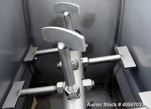 Used Anderson Dahlen Product Lump Breaker, 304 stainless steel. 14" wide x 25 3/4" long chamber, 2" diameter shaft with (12) bolt on "T" type paddles. Bottom bar screen. Driven by a 1/2 hp, 3/60/230/...