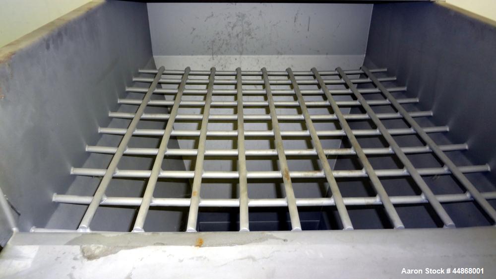 Used Machine & Process Design Dual Rotor Crusher Lump Breaker, 304 Stainless Steel. Approximate 18" x 18" feed throat with a top mounted hopper with safety grate and hinged charge port section. (2) C...