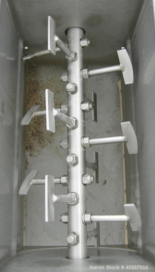 Used Anderson Dahlen Product Lump Breaker, 304 stainless steel. 14'' wide x 25 3/4'' long chamber, 2'' diameter shaft with (12) bolt on "T" type paddles. Bottom bar screen. Driven by a 1/2 hp, 3/60/2...