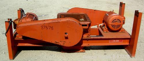 USED: Gruendler twin shaft lump breaker, model FB4109, carbon steel. 16" x 18" feed throat. (2) 3-1/2" diameter shafts with 1" thick hook style blades, side and bottom stationary pins. Each shaft dri...