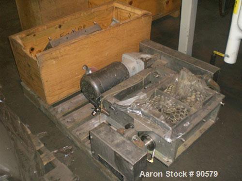 USED: M&P dual rotor delumper/crusher, 304 stainless steel. 11" x 17"feed, 5" diameter intermeshing beaters. Driven by a 5 hp, 230/460 voltmotor.