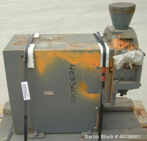Used Thomas Wiley Cutting Mill, model 4, carbon steel. 141 cubic inch chamber. 7-3/4" diameter x 3" deep 4 bolt on blade rotor. 6 stationary bed knives. Top feed with hopper, bottom discharge. Driven...
