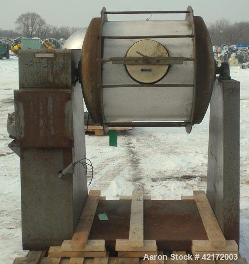 Used U.S. Stoneware Ceramic Ball Mill, 24" diameter x 24" long. Approximate 46 gallon capacity. 8-1/2" inlet/outlet with cover. Driven by a 1 hp, 3/60/208-220/440 volt, 1800 rpm XP motor. Mounted on ...