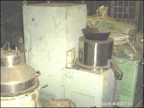USED: Luwa Model Q400 Maumerizer. Stainless steel construction. 4 liter (40-120 liter/hr) working capacity. 3 hp explosion proof drive, variable speed. Mounted on base with casters.