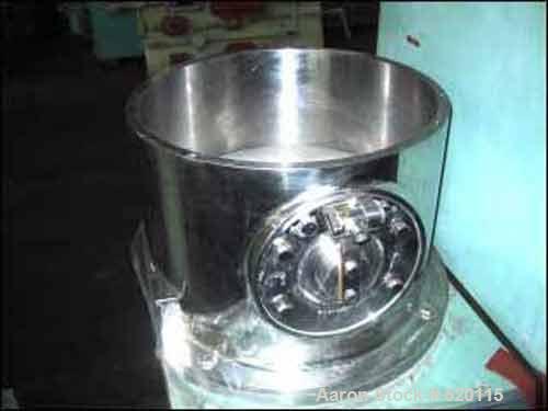 USED: Luwa Model Q400 Maumerizer. Stainless steel construction. 4 liter (40-120 liter/hr) working capacity. 3 hp explosion proof drive, variable speed. Mounted on base with casters.