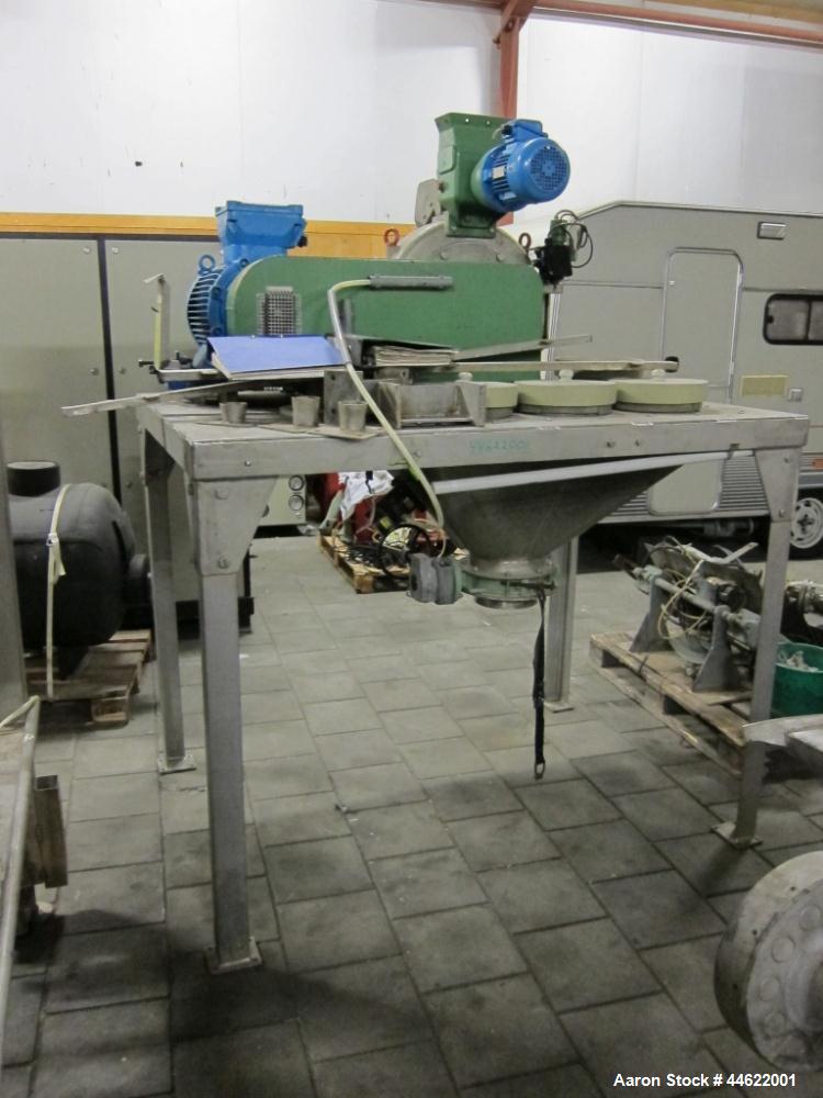 Used Alpine Mill, Model 315UPZ, stainless steel construction. Mill speed 9000 rpm. 29.3 Hp/22 kW motor, 50 Hz, EX. Includes inclined conveyor, hopper and technical documentation. New 1986. Frame moun...