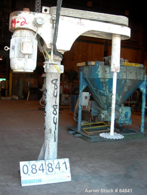 USED: Cowles dissolver, model 720VHV. 2-1/2" diameter x 66" long stainless steel shaft with a 16" diameter sawtooth blade. Will center in an approximate 68" diameter can. 270 degree swing, 150 to 600...