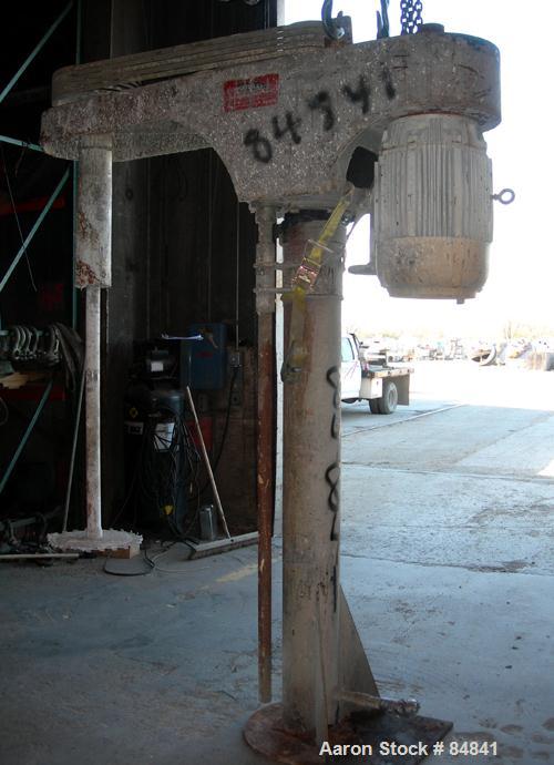 USED: Cowles dissolver, model 720VHV. 2-1/2" diameter x 66" long stainless steel shaft with a 16" diameter sawtooth blade. Will center in an approximate 68" diameter can. 270 degree swing, 150 to 600...