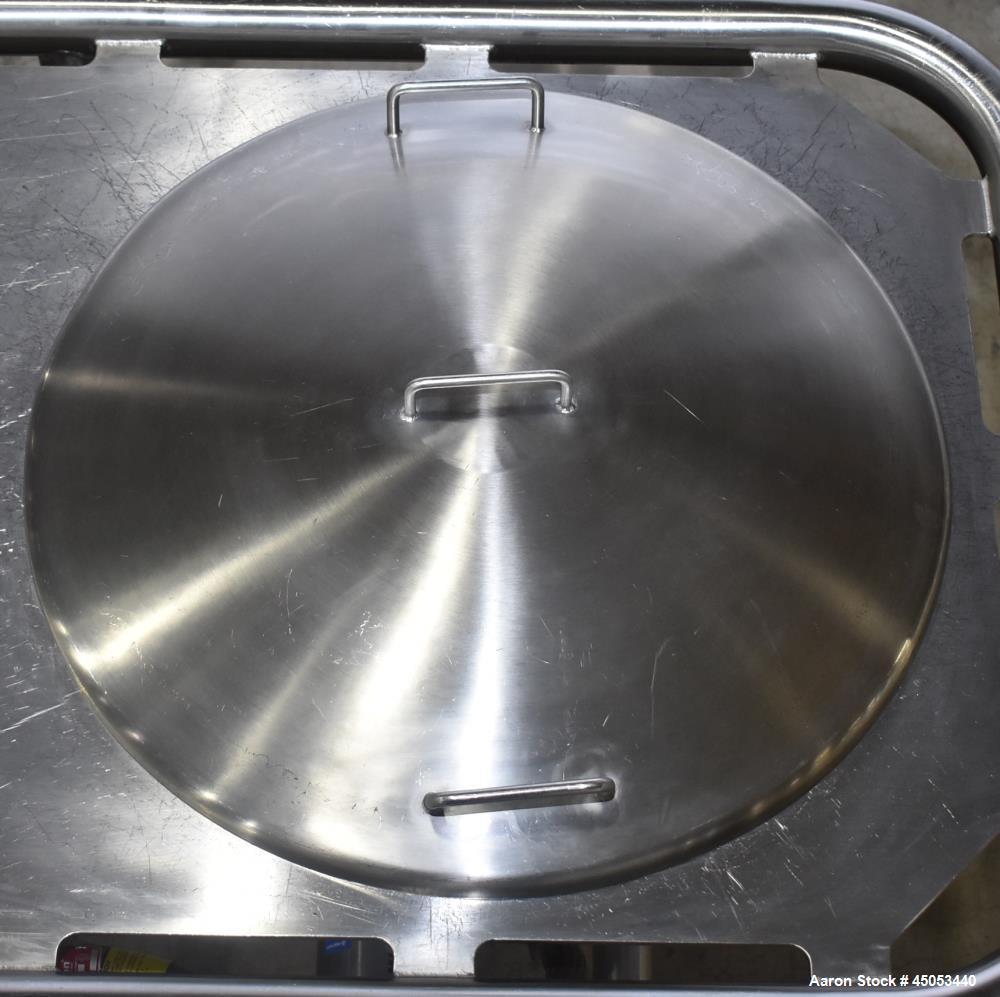 Used Fristam Powder / Disperser Mixer, Model PM 20-53, Stainless Steel. 24" Diameter funnel opening with cover. Maximum flow rate 125 gpm (28 m3/hr). Includes Fristam model FZX 2200 liquid ring pump,...