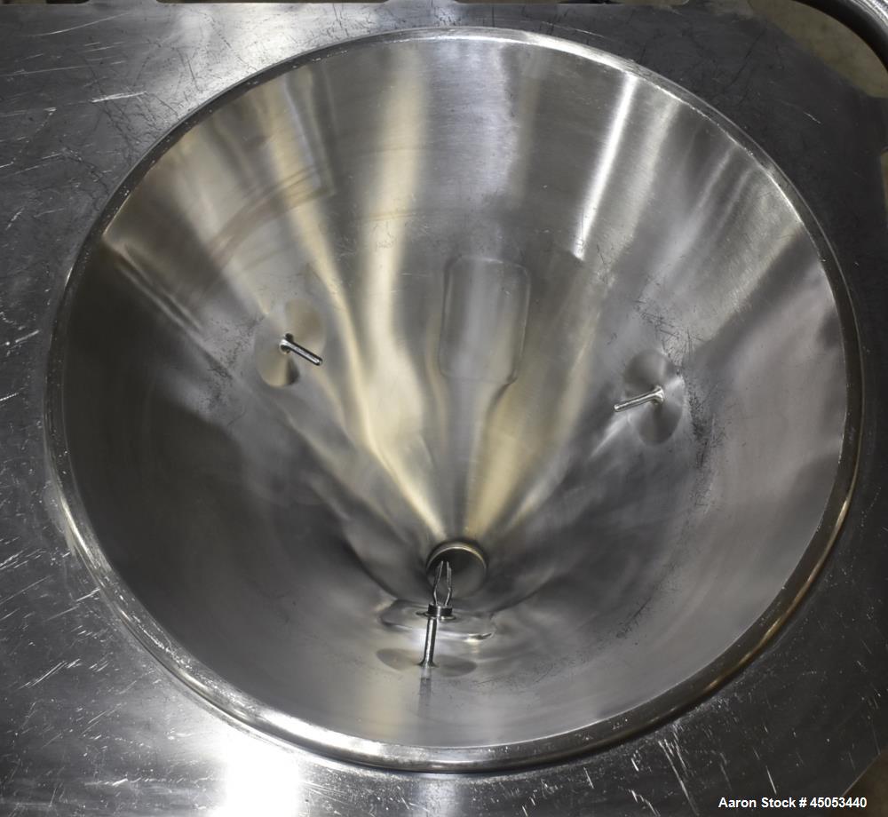 Used Fristam Powder / Disperser Mixer, Model PM 20-53, Stainless Steel. 24" Diameter funnel opening with cover. Maximum flow rate 125 gpm (28 m3/hr). Includes Fristam model FZX 2200 liquid ring pump,...
