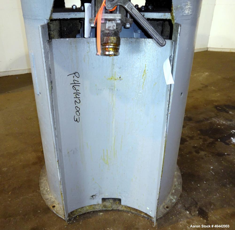 Used J.H. Day Daymax Disperser, 550 Gallon Working Capacity (660 Total), 304 Stainless Steel. Carbon steel vertical jacketed tank approximate 52" diameter x 65" straight side. Flat bolt on top 3/4 hi...