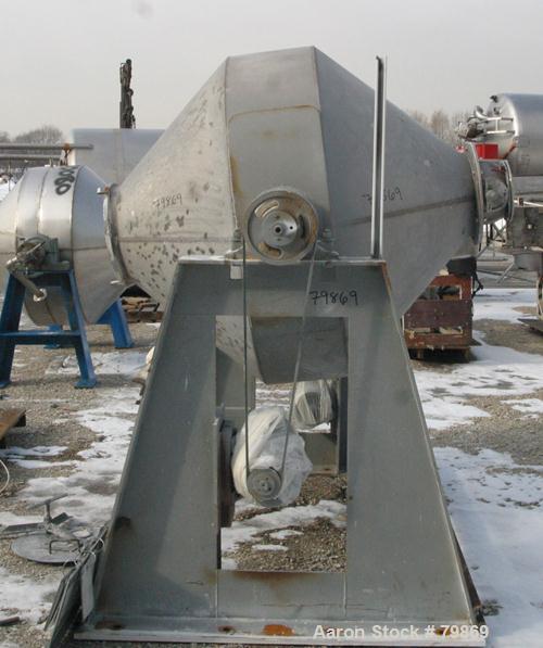 USED: Gemco double cone blender, model Double Cone Blender-Solids. Stainless steel, 40 cubic feet, 60" diameter x 15" straight side x 33" cone x 35" cone. 18" diameter top inlet with bolt down cover,...