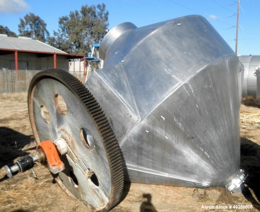 Used Gemco slant cone mixer, approximately 250 cubic feet working capacity