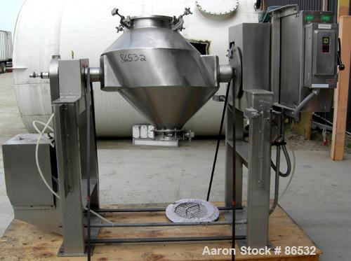 USED: Gemco slant double cone blender, 5 cu ft working capacity, 304 stainless steel. Max material density 70#/cubic foot. Approx 30" diameter x 10" straight side x 12" and 15" cones. 16" diameter to...